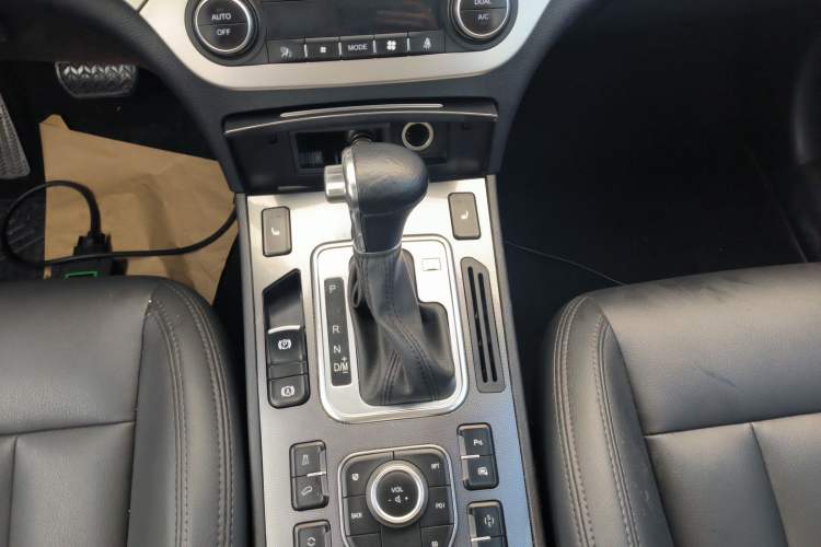 Used Haval H6 Coupe 2015 Blue Label 2.0T Automatic Two-Wheel Drive Elite Model Gear Lever