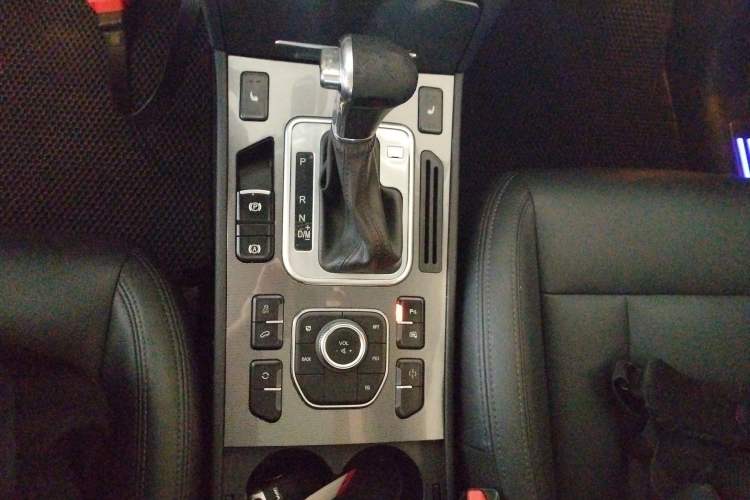 Used Haval H6 Coupe 2015 Blue Label 2.0T Automatic Two-Wheel Drive Elite Model Gear Lever
