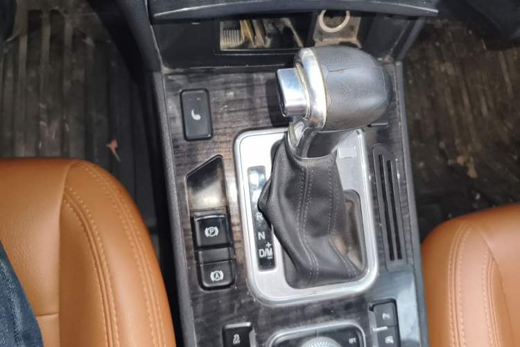Used Haval H6 Coupe 2015 Blue Label 2.0T Automatic Two-Wheel Drive Prestige Model Gear Lever