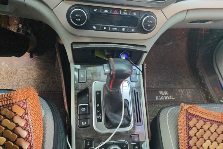 Used Haval H6 Coupe 2015 Blue Label 2.0T Automatic Two-Wheel Drive Prestige Model Gear Lever