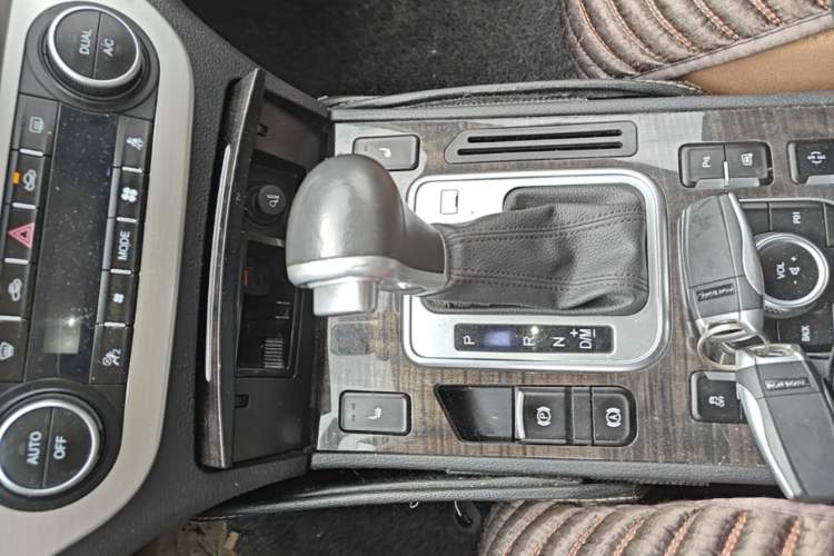 Used Haval H6 Coupe 2015 Blue Label 2.0T Automatic Two-Wheel Drive Prestige Model Gear Lever