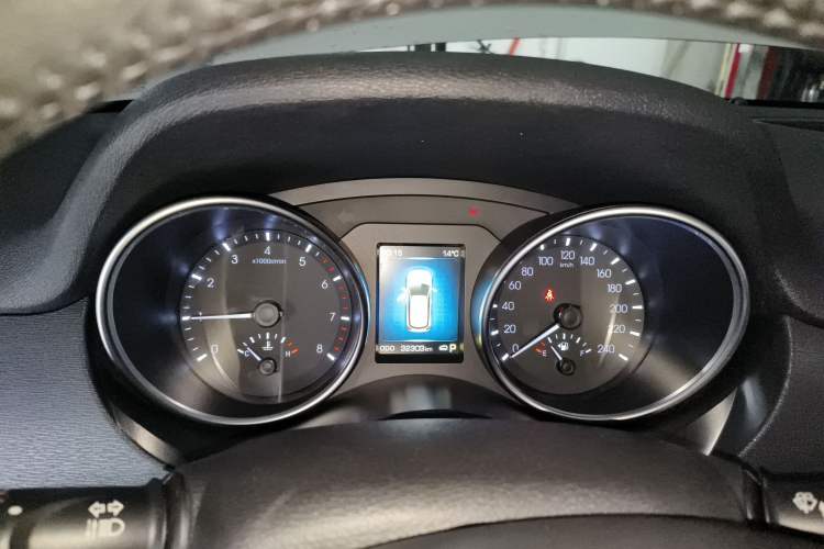 Used Haval H6 Coupe 2015 Blue Label 2.0T Automatic Two-Wheel Drive Elite Model Instrument Cluster