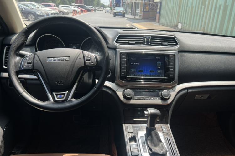 Used Haval H6 Coupe 2015 Blue Label 2.0T Automatic Two-Wheel Drive Prestige Model Interior 1