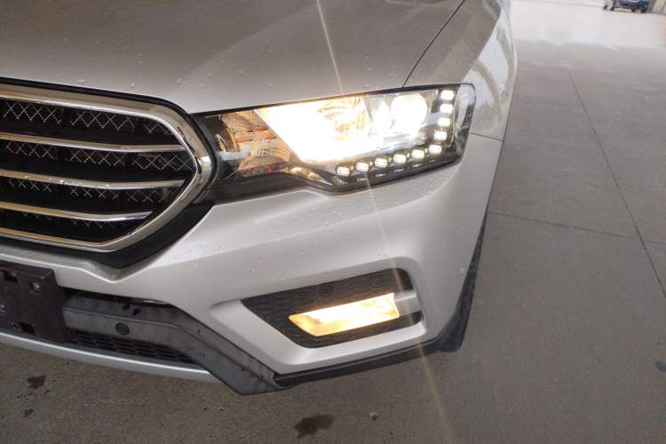 Used Haval H6 Coupe 2015 Blue Label 2.0T Automatic Two-Wheel Drive Elite Model Left Front Headlight