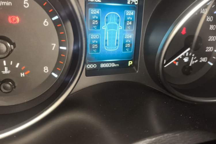 Used Haval H6 Coupe 2015 Blue Label 2.0T Automatic Two-Wheel Drive Prestige Model Odometer Close Up