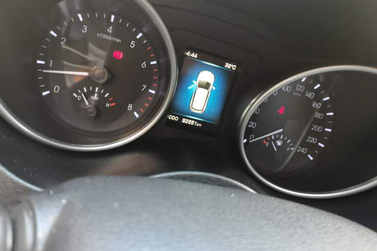 Used Haval H6 Coupe 2015 Blue-Label 2.0T Manual Two-Wheel Drive Prestige Model Odometer Close Up