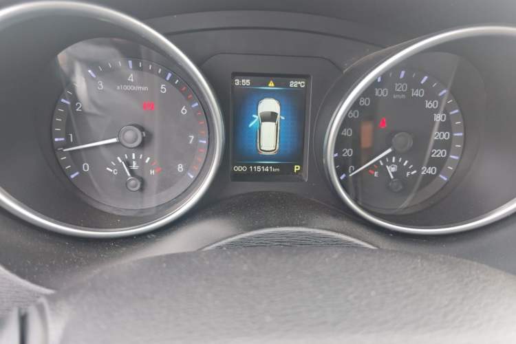 Used Haval H6 Coupe 2015 Blue Label 2.0T Automatic Two-Wheel Drive Prestige Model Odometer Close Up