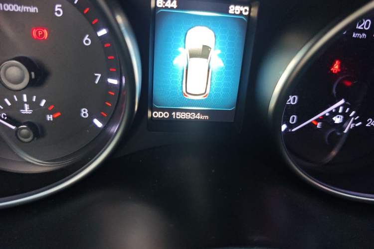 Used Haval H6 Coupe 2015 Blue Label 2.0T Manual Two-Wheel-Drive Elite Model Odometer Close Up