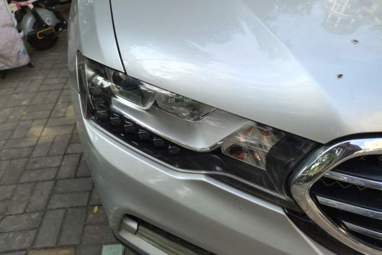 Used Haval H6 Coupe 2015 Blue-Label 2.0T Manual Two-Wheel Drive Prestige Model Right Front Headlight