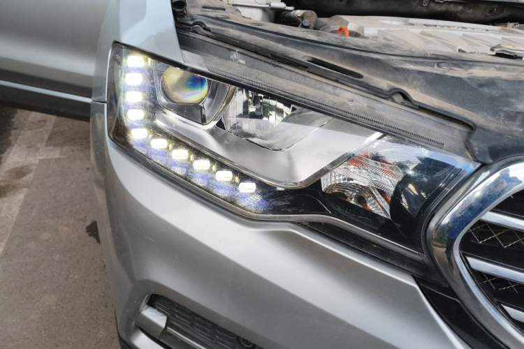 Used Haval H6 Coupe 2015 Blue Label 2.0T Automatic Two-Wheel Drive Prestige Model Right Front Headlight