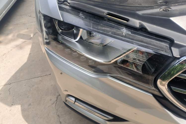 Used Haval H6 Coupe 2015 Blue Label 2.0T Automatic Two-Wheel Drive Prestige Model Right Front Headlight