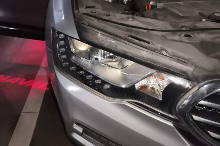 Used Haval H6 Coupe 2015 Blue Label 2.0T Automatic Two-Wheel Drive Elite Model Right Front Headlight