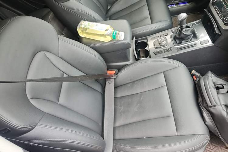 Used Haval H6 Coupe 2015 Blue Label 2.0T Manual Two-Wheel-Drive Elite Model Right Front Seat