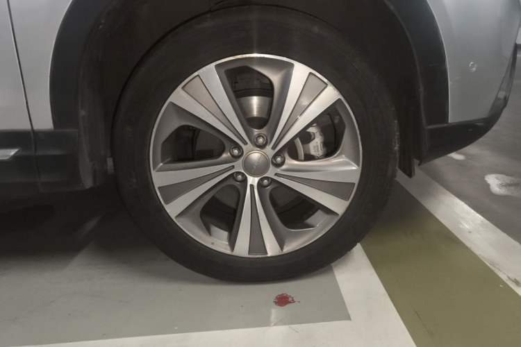 Used Haval H6 Coupe 2015 Blue Label 2.0T Automatic Two-Wheel Drive Prestige Model Right Front Wheel Hub