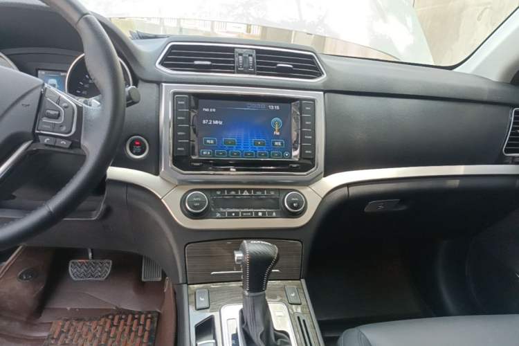 Used Haval H6 Coupe 2015 Blue Label 2.0T Automatic Two-Wheel Drive Prestige Model Audio And AC Panel