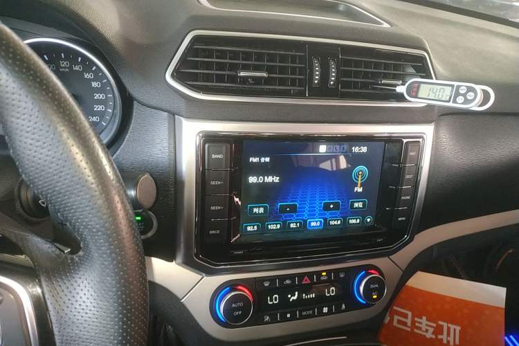 Used Haval H6 Coupe 2015 Blue Label 2.0T Automatic Two-Wheel Drive Prestige Model Audio And AC Panel