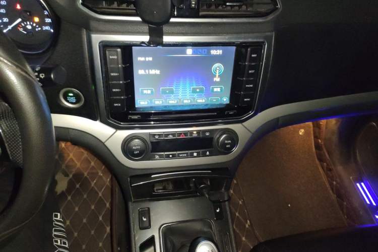 Used Haval H6 Coupe 2015 Blue-Label 2.0T Manual Two-Wheel Drive Prestige Model Audio And AC Panel