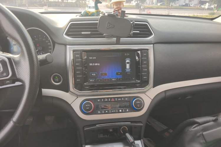 Used Haval H6 Coupe 2015 Blue Label 2.0T Manual Two-Wheel-Drive Elite Model Audio And AC Panel