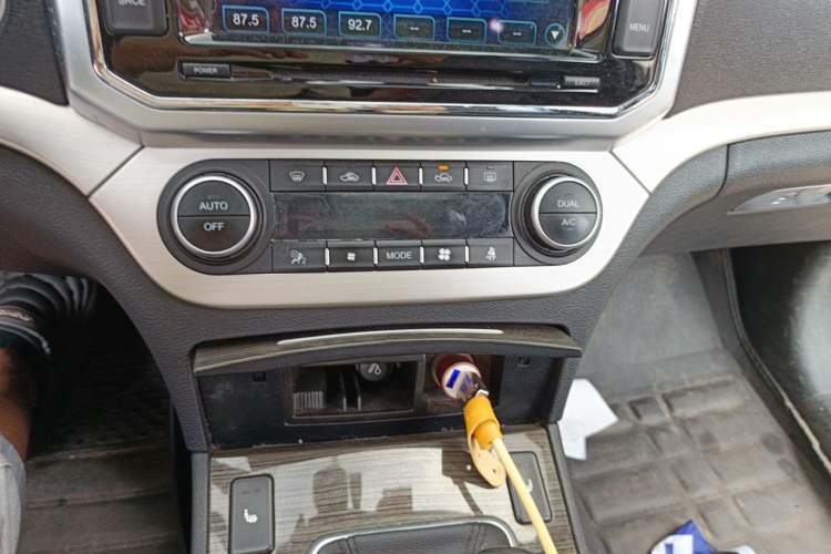 Used Haval H6 Coupe 2015 Blue Label 2.0T Manual Two-Wheel-Drive Elite Model Audio And AC Panel