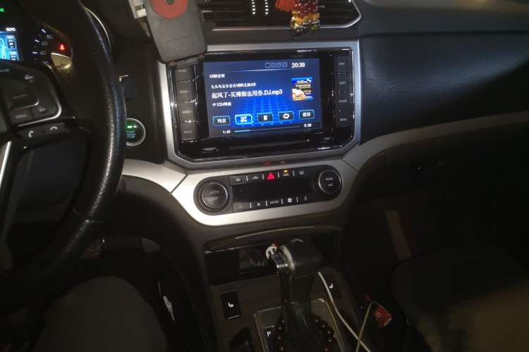 Used Haval H6 Coupe 2015 Blue Label 2.0T Automatic Two-Wheel Drive Elite Model Audio And AC Panel