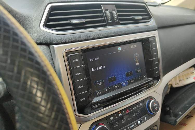 Used Haval H6 Coupe 2015 Blue Label 2.0T Automatic Two-Wheel Drive Prestige Model Audio And AC Panel