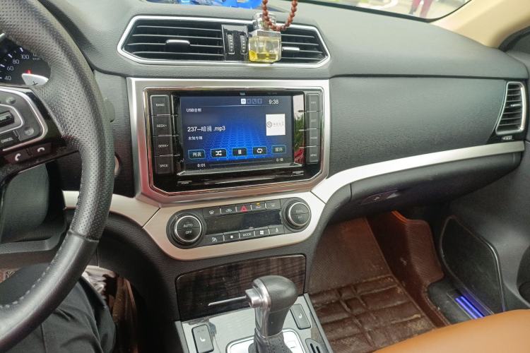 Used Haval H6 Coupe 2015 Blue Label 2.0T Automatic Two-Wheel Drive Prestige Model Audio And AC Panel
