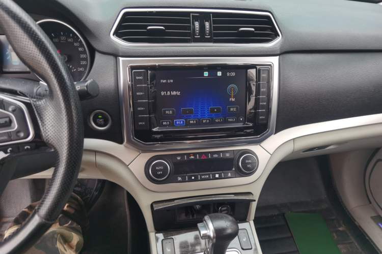 Used Haval H6 Coupe 2015 Blue Label 2.0T Automatic Two-Wheel Drive Prestige Model Audio And AC Panel