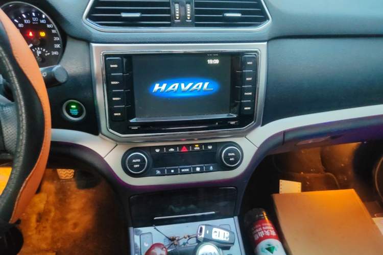 Used Haval H6 Coupe 2015 Blue Label 2.0T Manual Two-Wheel-Drive Elite Model Audio And AC Panel