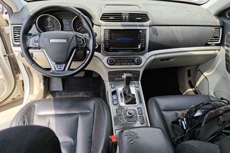 Used Haval H6 Coupe 2015 Blue Label 2.0T Automatic Two-Wheel Drive Elite Model Center Console