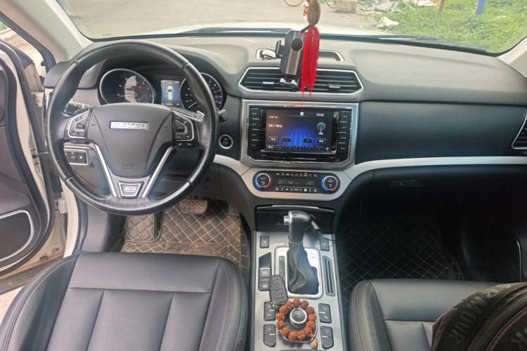 Used Haval H6 Coupe 2015 Blue Label 2.0T Automatic Two-Wheel Drive Elite Model Center Console