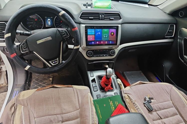 Used Haval H6 Coupe 2015 Blue Label 2.0T Manual Two-Wheel Drive Urban Model Center Console