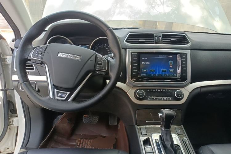 Used Haval H6 Coupe 2015 Blue Label 2.0T Automatic Two-Wheel Drive Prestige Model Center Console