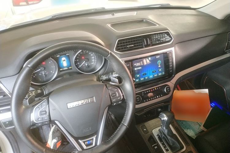 Used Haval H6 Coupe 2015 Blue Label 2.0T Automatic Two-Wheel Drive Prestige Model Center Console