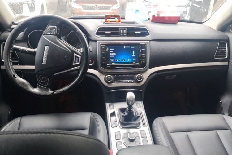 Used Haval H6 Coupe 2015 Blue Label 2.0T Manual Two-Wheel-Drive Elite Model Center Console