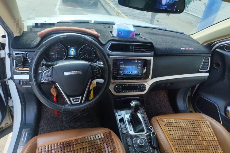 Used Haval H6 Coupe 2015 Blue Label 2.0T Automatic Two-Wheel Drive Prestige Model Center Console