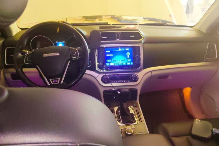 Used Haval H6 Coupe 2015 Blue Label 2.0T Automatic Two-Wheel Drive Elite Model Center Console