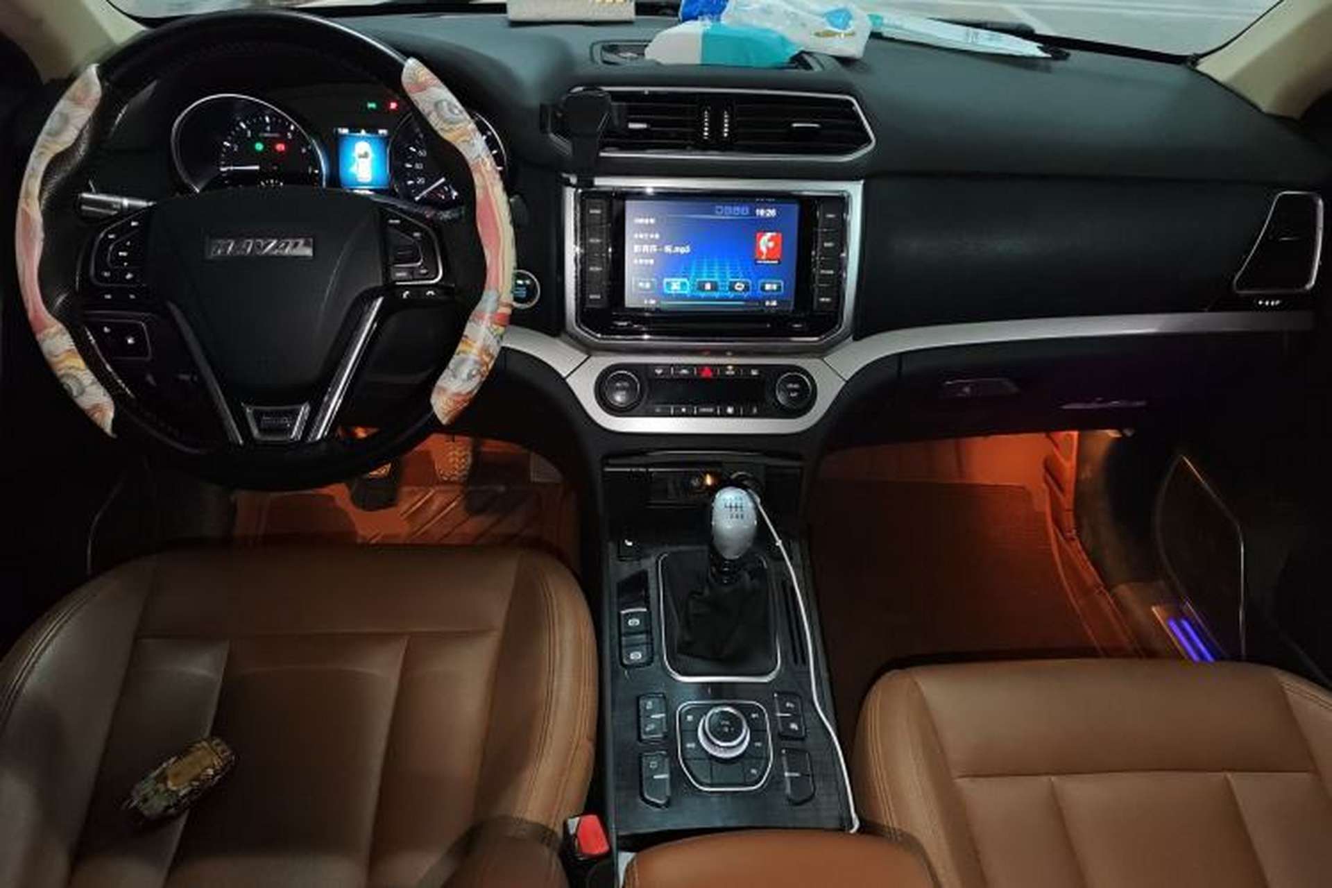 Used Haval H6 Coupe 2015 Blue Label 2.0T Manual Two-Wheel-Drive Elite Model Center Console
