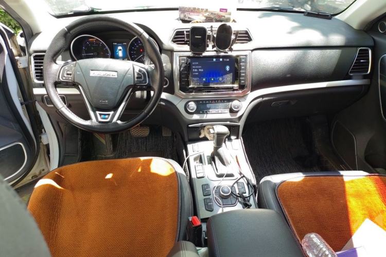 Used Haval H6 Coupe 2015 Blue Label 2.0T Automatic Two-Wheel Drive Elite Model Center Console