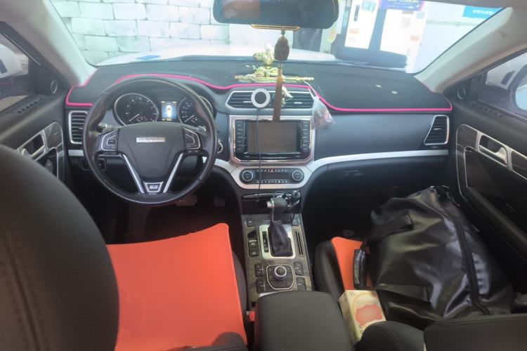 Used Haval H6 Coupe 2015 Blue Label 2.0T Automatic Two-Wheel Drive Elite Model Center Console