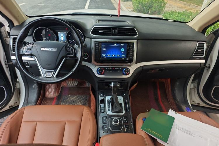Used Haval H6 Coupe 2015 Blue Label 2.0T Automatic Two-Wheel Drive Elite Model Center Console