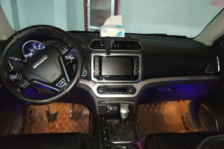 Used Haval H6 Coupe 2015 Blue-Label 2.0T Manual Two-Wheel Drive Prestige Model Center Console
