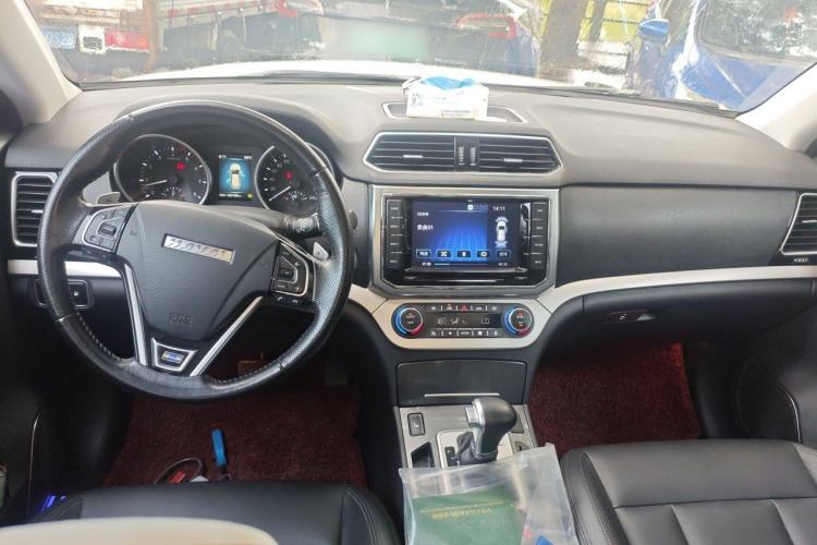 Used Haval H6 Coupe 2015 Blue Label 2.0T Automatic Two-Wheel Drive Prestige Model Center Console