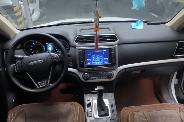Used Haval H6 Coupe 2015 Blue Label 2.0T Automatic Two-Wheel Drive Prestige Model Center Console