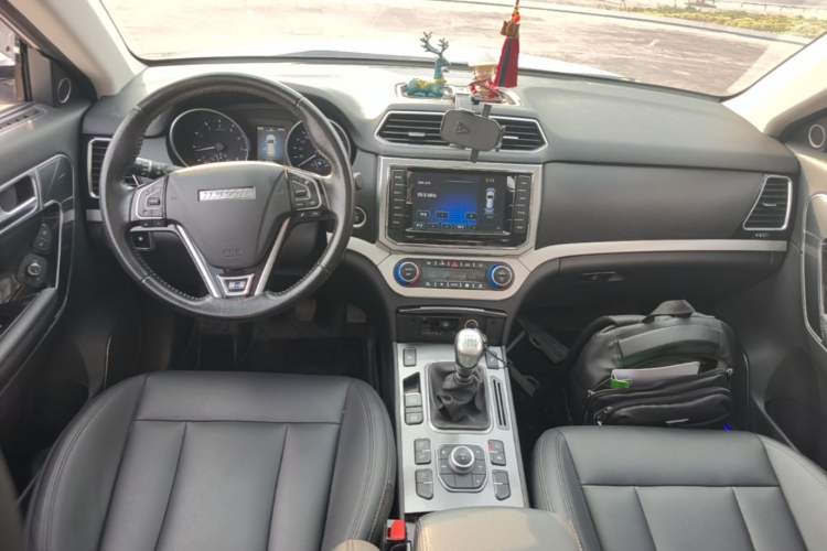 Used Haval H6 Coupe 2015 Blue Label 2.0T Manual Two-Wheel-Drive Elite Model Center Console
