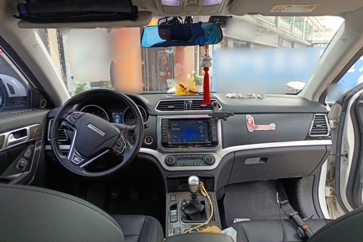 Used Haval H6 Coupe 2015 Blue Label 2.0T Manual Two-Wheel-Drive Elite Model Center Console