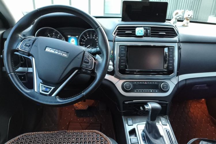 Used Haval H6 Coupe 2015 Blue Label 2.0T Automatic Two-Wheel Drive Elite Model Center Console