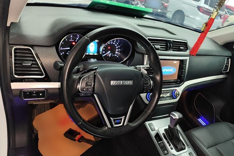 Used Haval H6 Coupe 2015 Blue Label 2.0T Automatic Two-Wheel Drive Elite Model Center Console