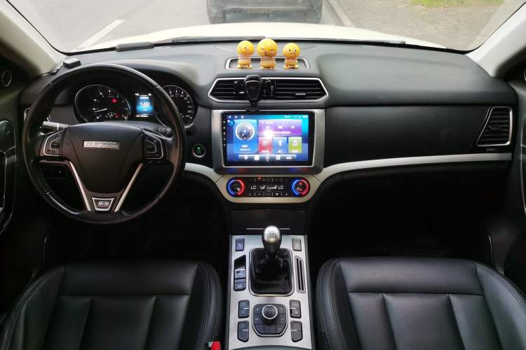 Used Haval H6 Coupe 2015 Blue Label 2.0T Manual Two-Wheel-Drive Elite Model Center Console