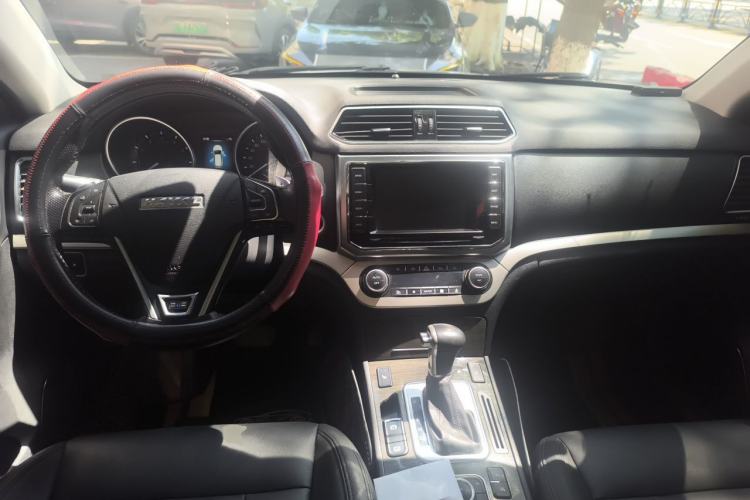 Used Haval H6 Coupe 2015 Blue Label 2.0T Automatic Two-Wheel Drive Prestige Model Center Console
