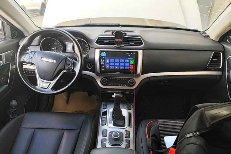 Used Haval H6 Coupe 2015 Blue Label 2.0T Automatic Two-Wheel Drive Elite Model Center Console